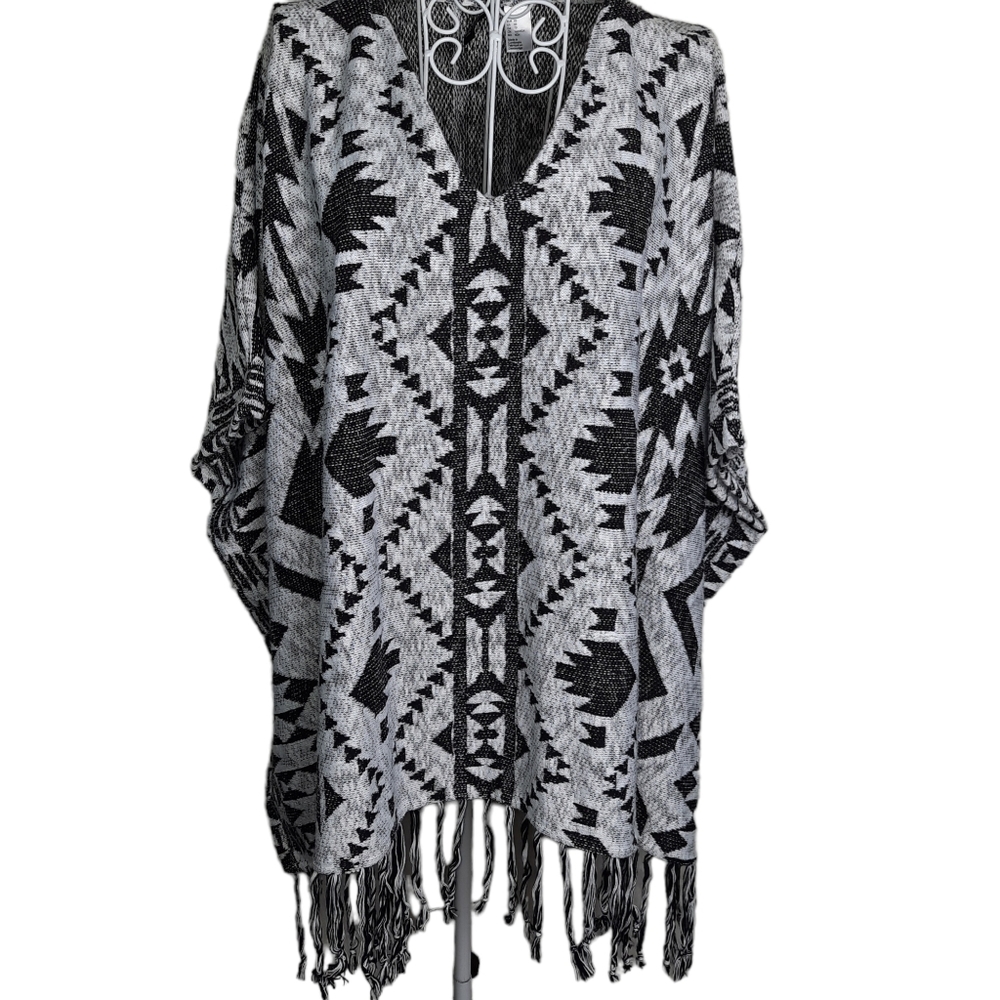 Divided by H&M Aztec Fringed Poncho/Caftan Top B&W  SZ XS